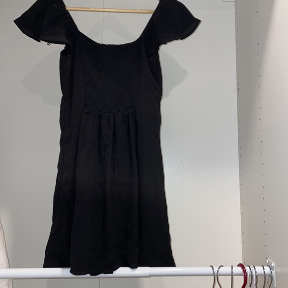 Black dresse - Picture 2 of 2